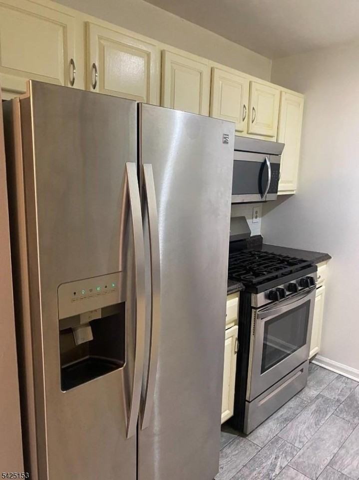 7 Rutgers Dr #7 - Photo 5 of 15