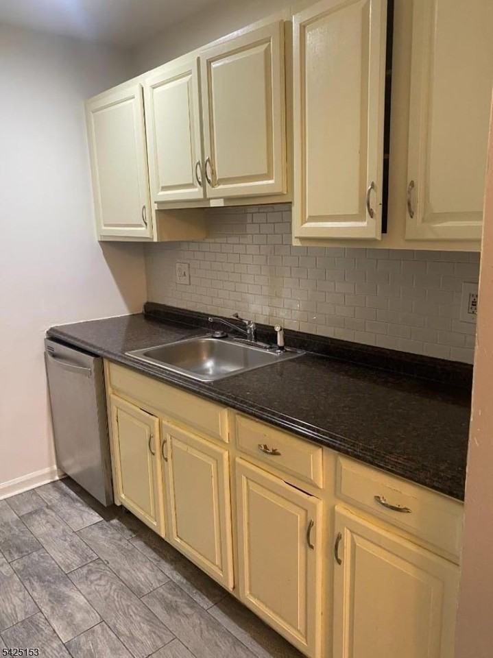 7 Rutgers Dr #7 - Photo 6 of 15