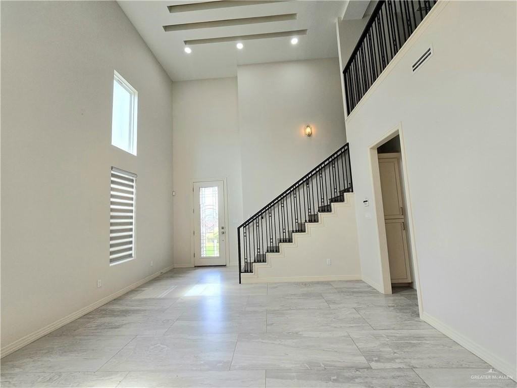 2319 Dorado Dr - Photo 4 of 23