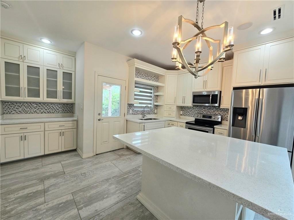 2319 Dorado Dr - Photo 5 of 23