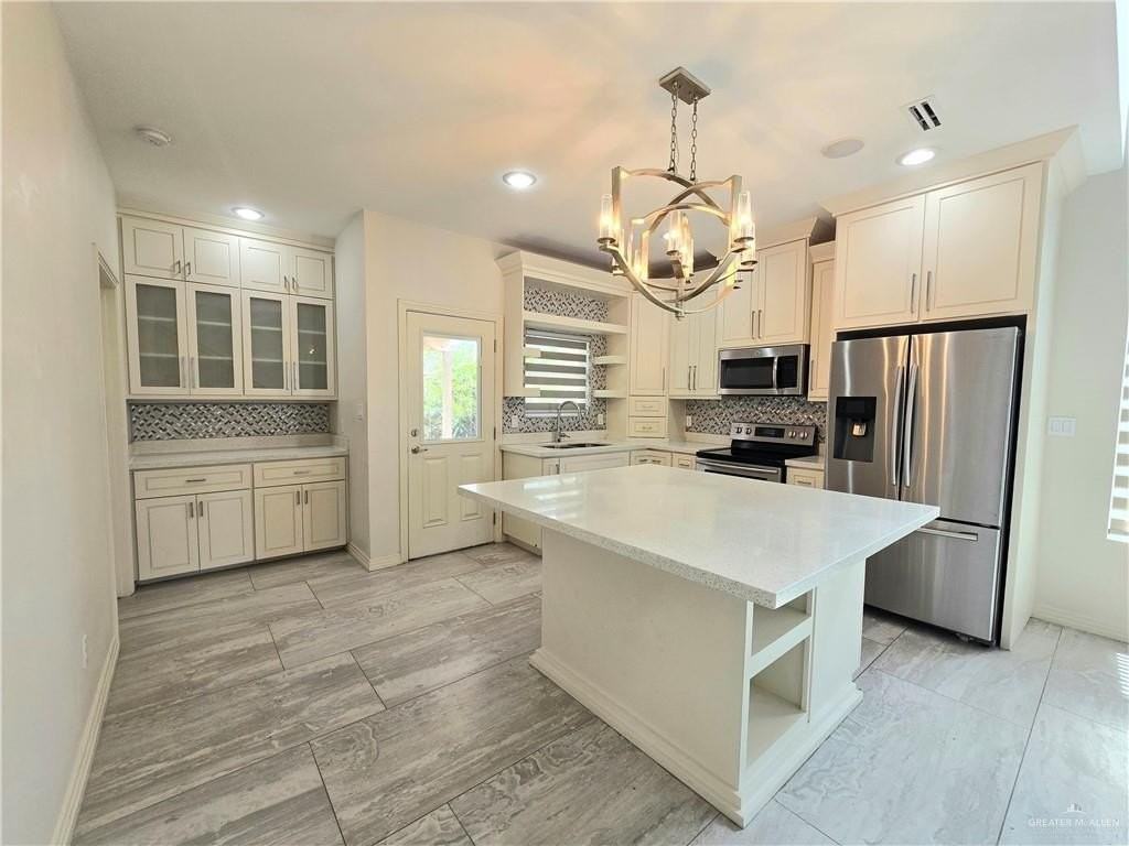 2319 Dorado Dr - Photo 6 of 23