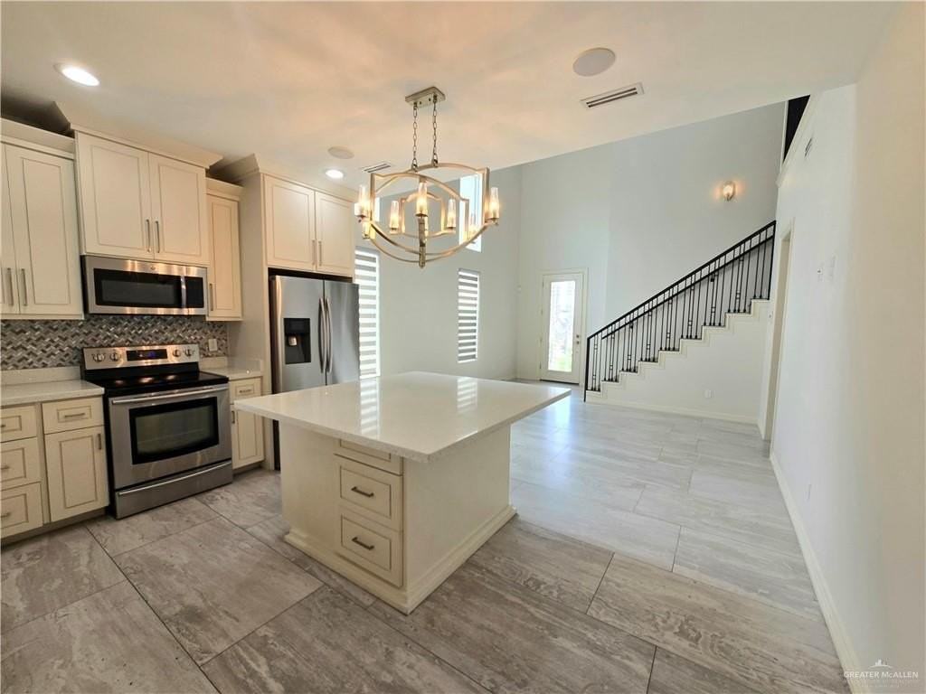 2319 Dorado Dr - Photo 7 of 23