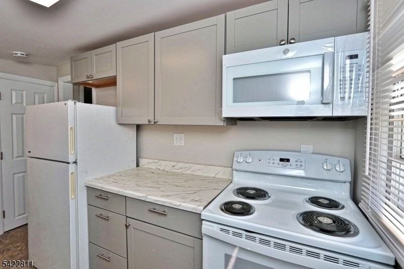 63 Iowa Ave - Photo 3 of 21