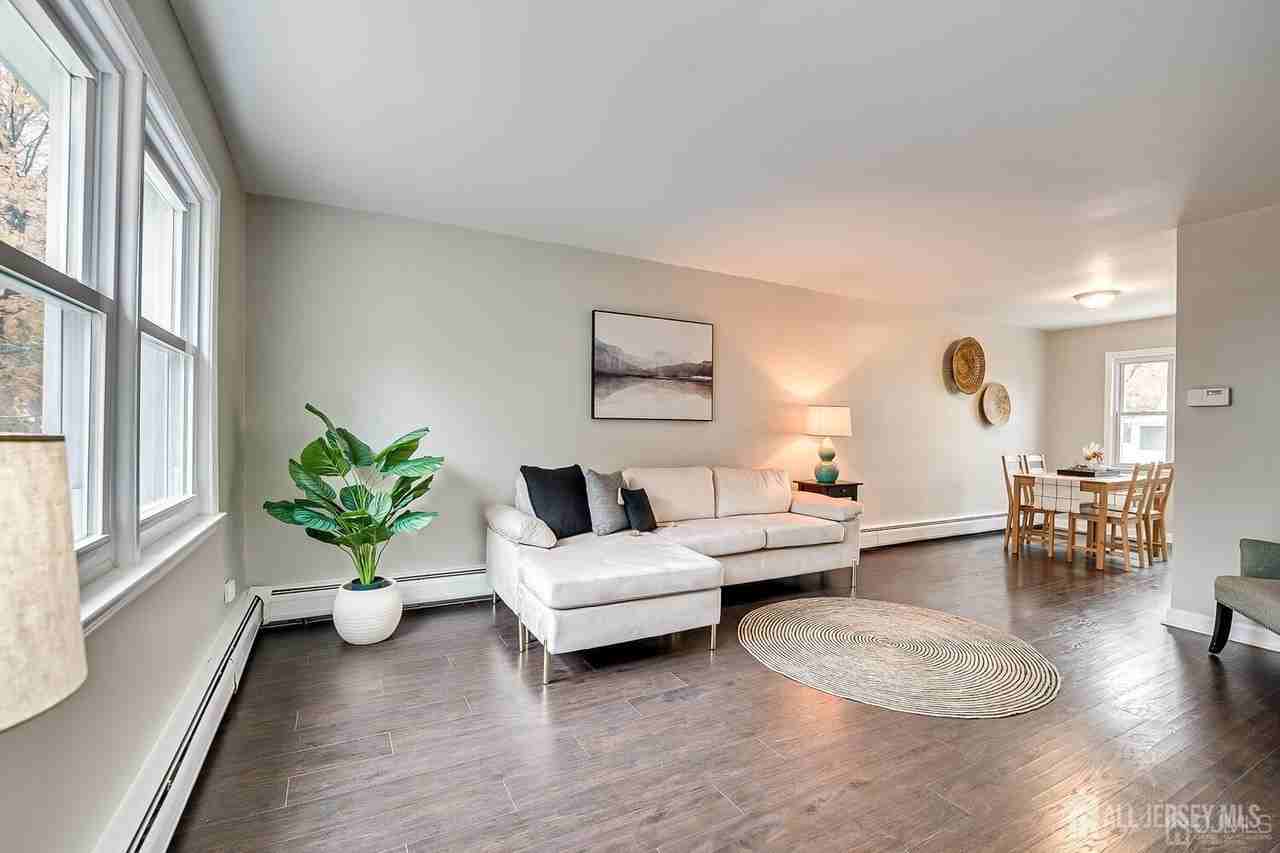 35 Victory Ct - Photo 4 of 14