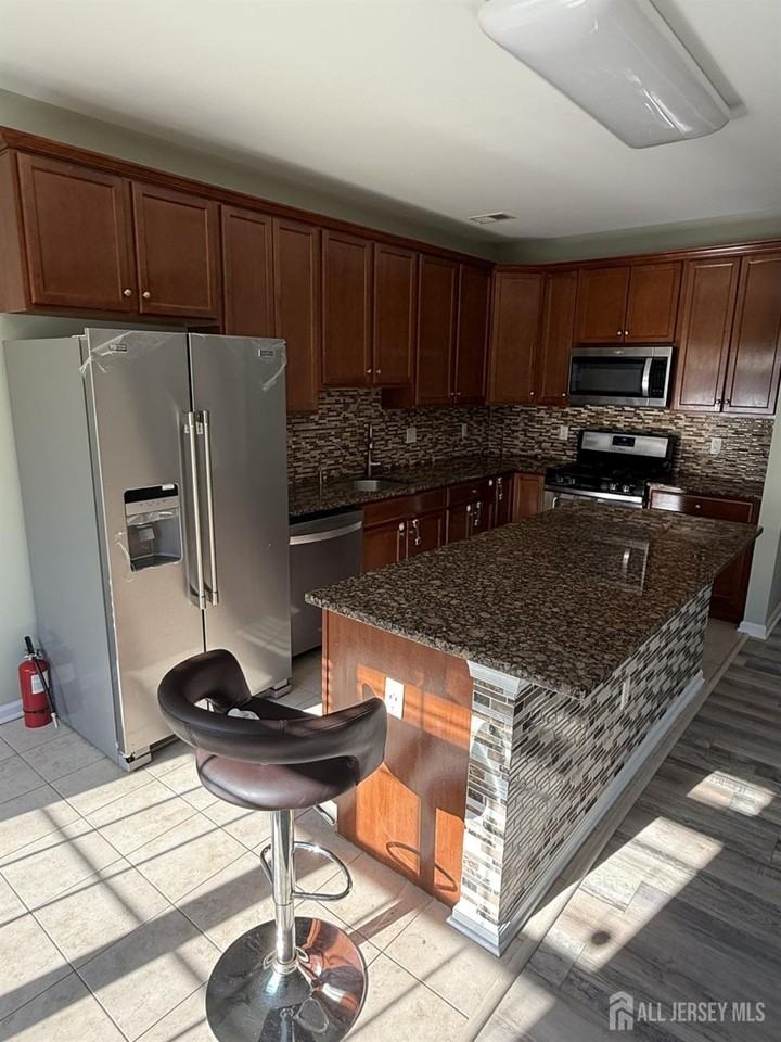 8 Andrews Way - Photo 3 of 20