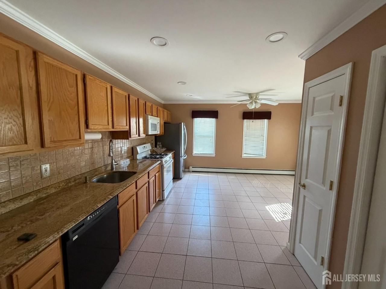 628 Grove Ave - Photo 6 of 21