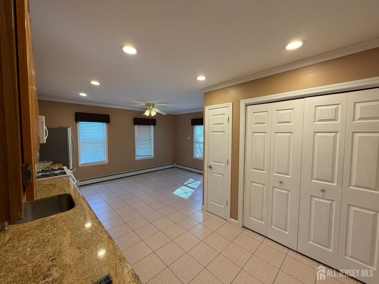 628 Grove Ave - Photo 7 of 21