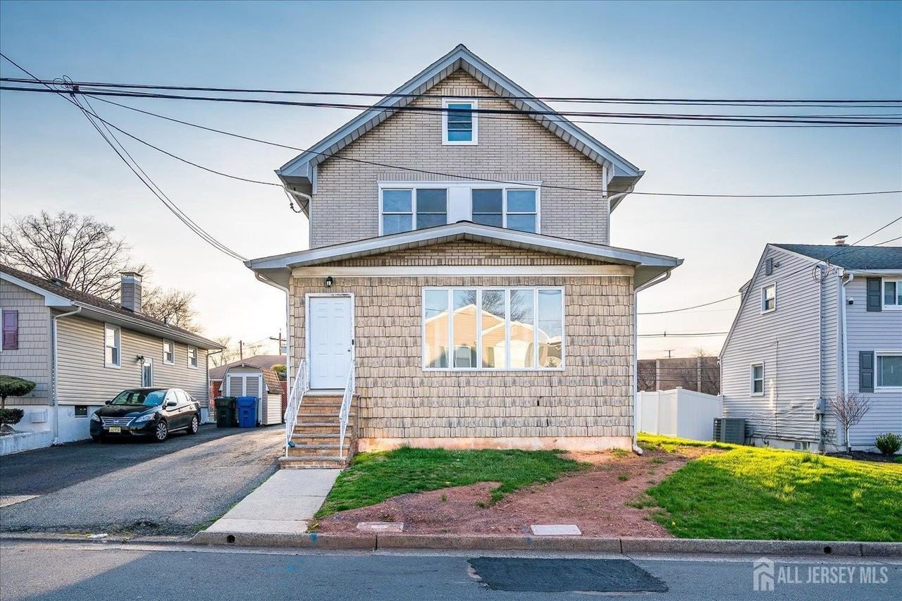 36 2nd Ave #B - Photo 2 of 27