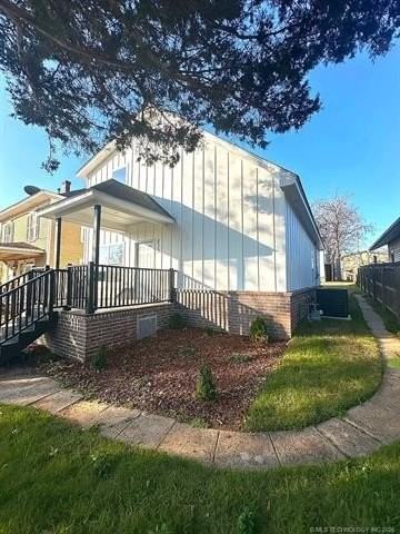 422 S Park St - Photo 2 of 9