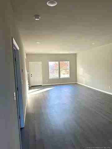 422 S Park St - Photo 4 of 9