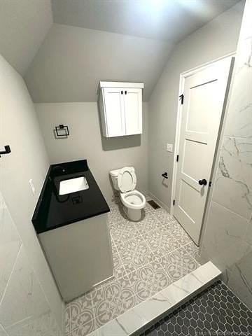 422 S Park St - Photo 7 of 9