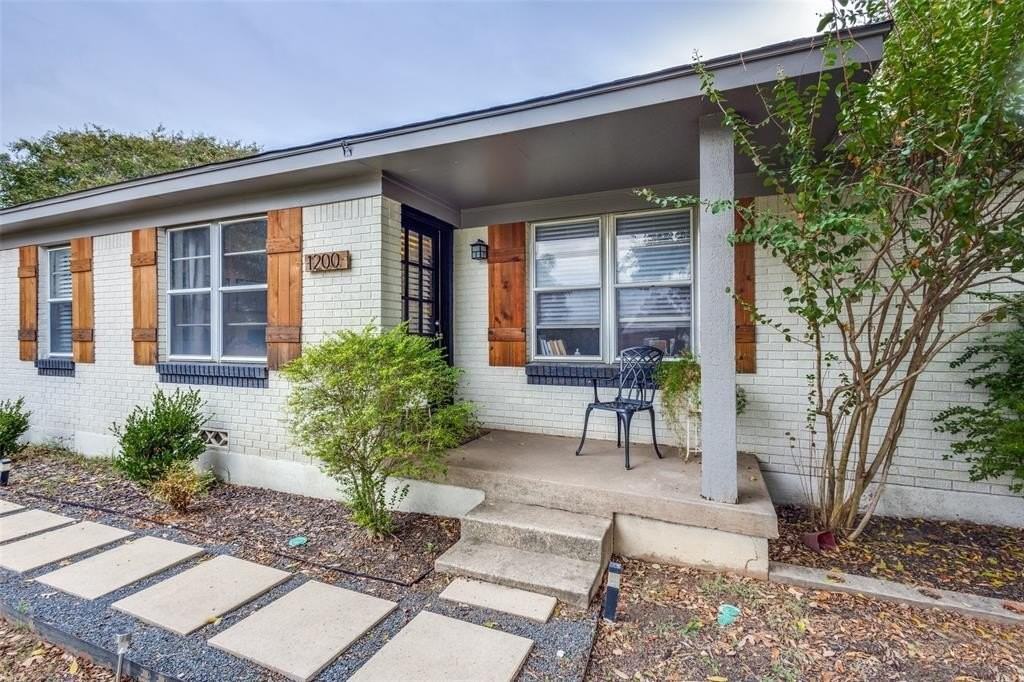 1200 Tipps Rd - Photo 4 of 32