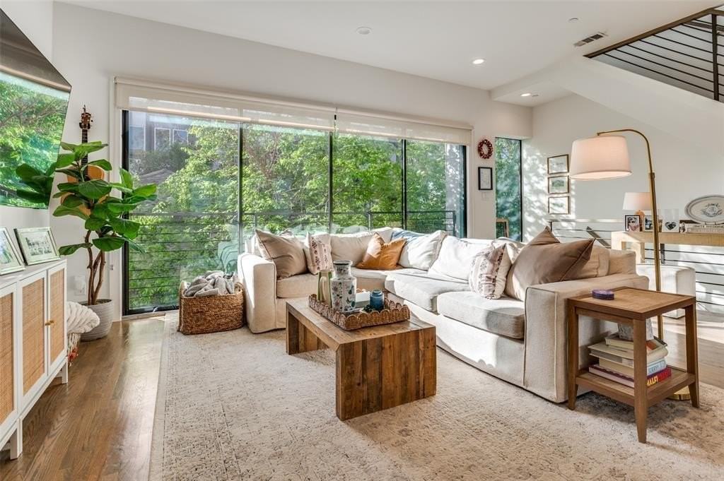 2211 Moser Ave #4 - Photo 4 of 25