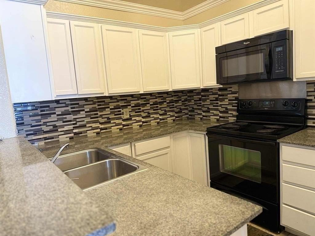 405 Amber Ln - Photo 2 of 19