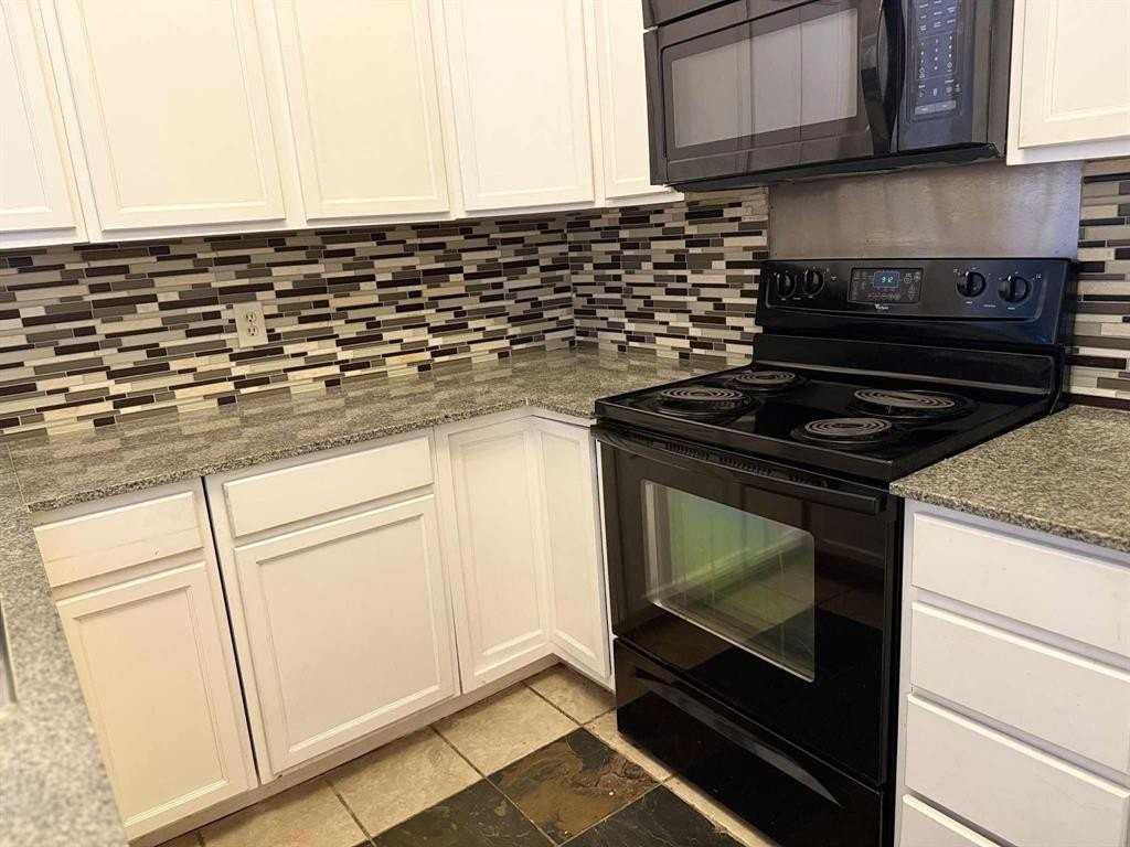 405 Amber Ln - Photo 4 of 19