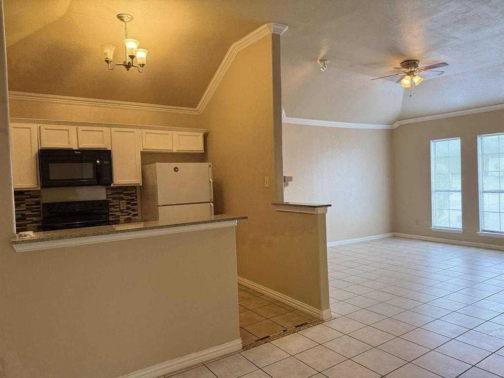 405 Amber Ln - Photo 5 of 19