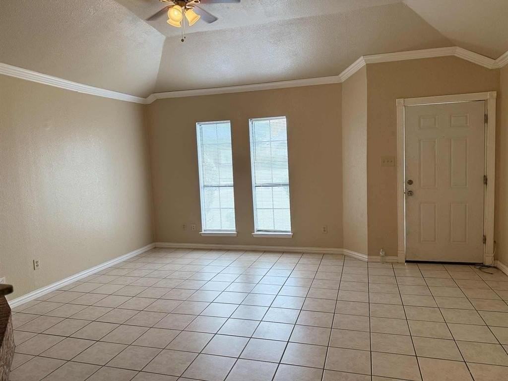 405 Amber Ln - Photo 7 of 19