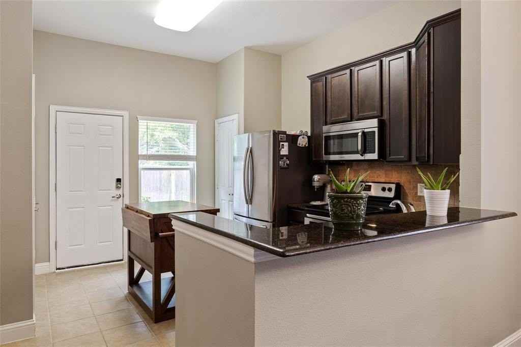 512 Highpark Ct - Photo 4 of 18