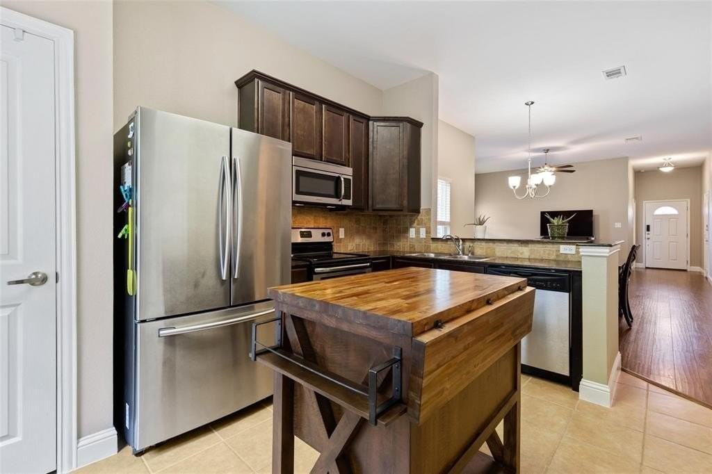 512 Highpark Ct - Photo 5 of 18