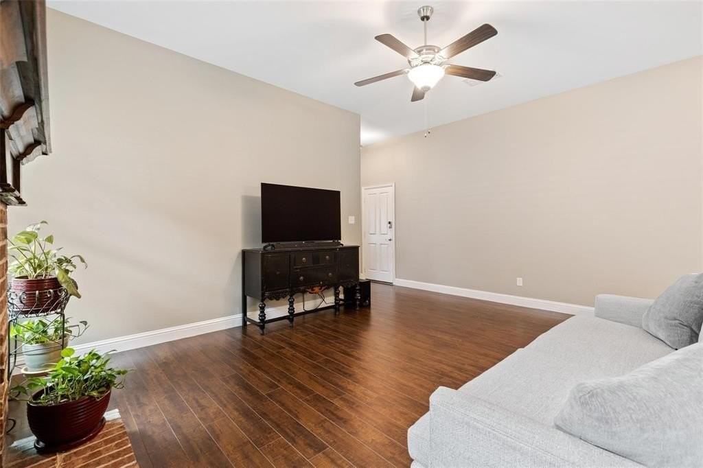 512 Highpark Ct - Photo 7 of 18