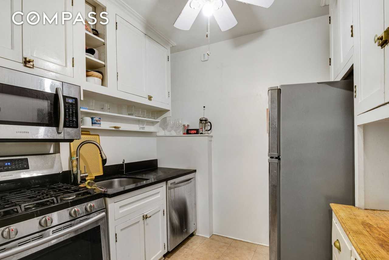 205 E 78th St #2T - Photo 4 of 10