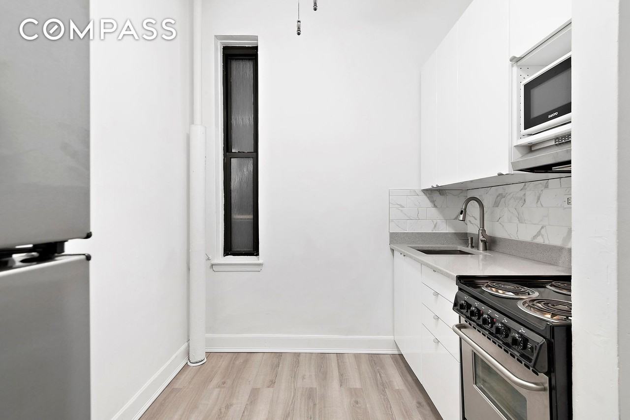 350 W 56th St #1A - Photo 3 of 16