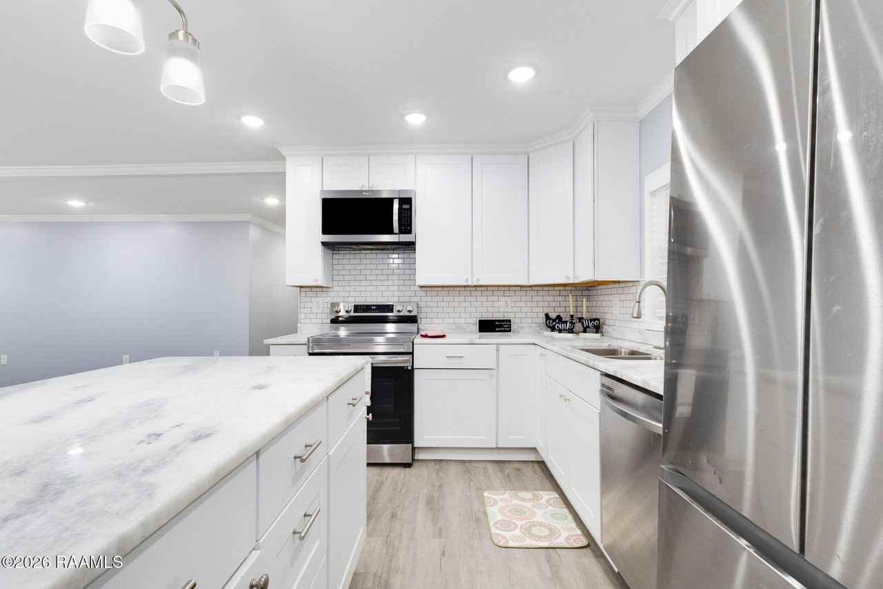 4444 Main Hwy - Photo 7 of 16