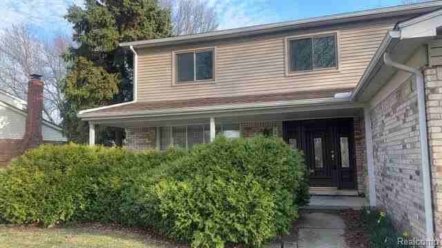 3960 Kings Point Dr - Photo 3 of 34