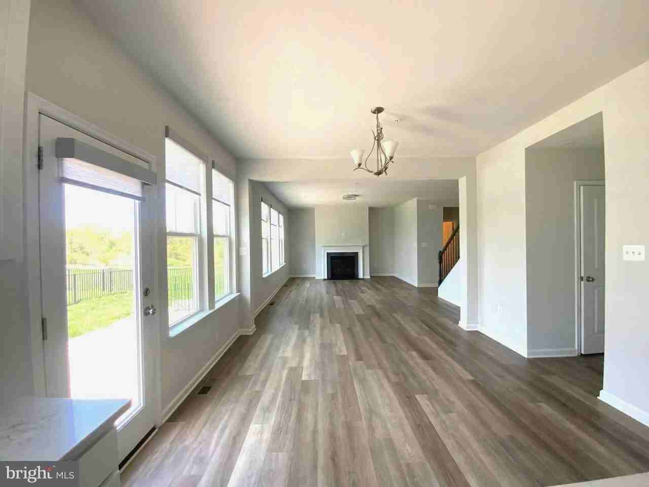 5763 Hawk Ridge Rd - Photo 5 of 50