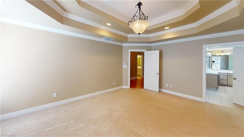 2140 Rossmore Rd - Photo 3 of 15