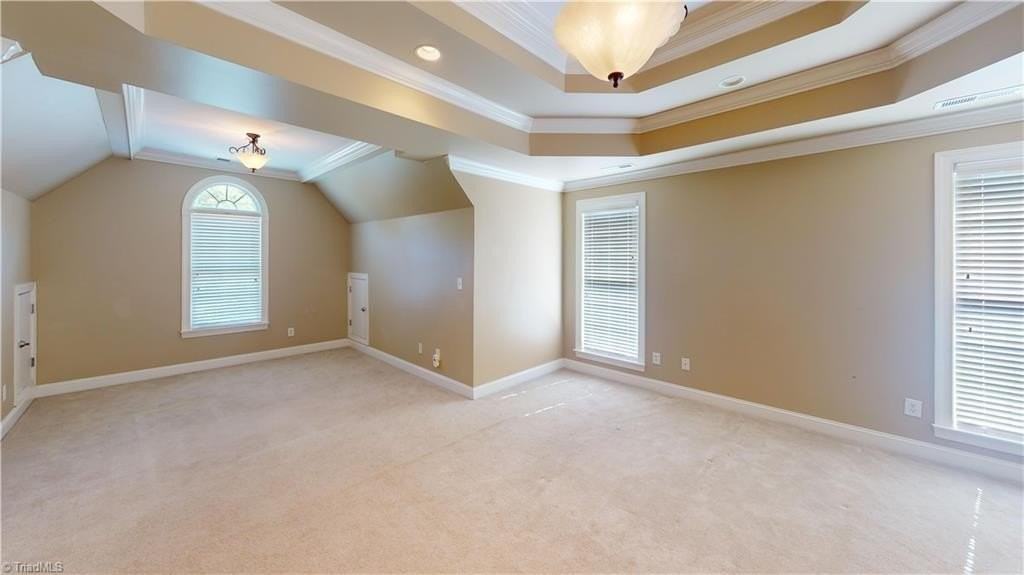 2140 Rossmore Rd - Photo 4 of 15