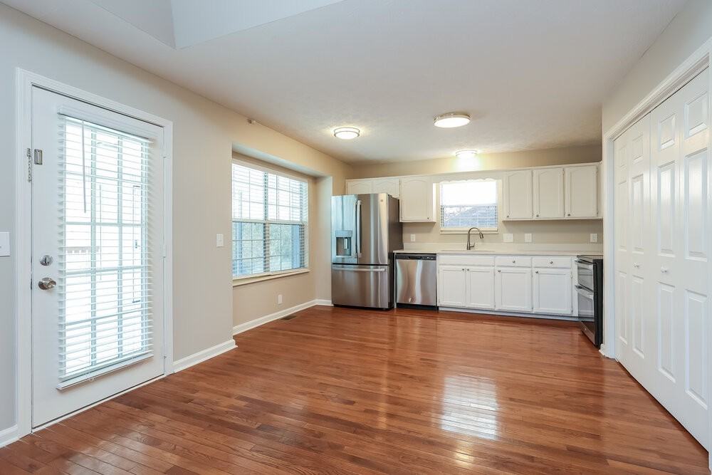 823 Neelys Chase Dr - Photo 5 of 16