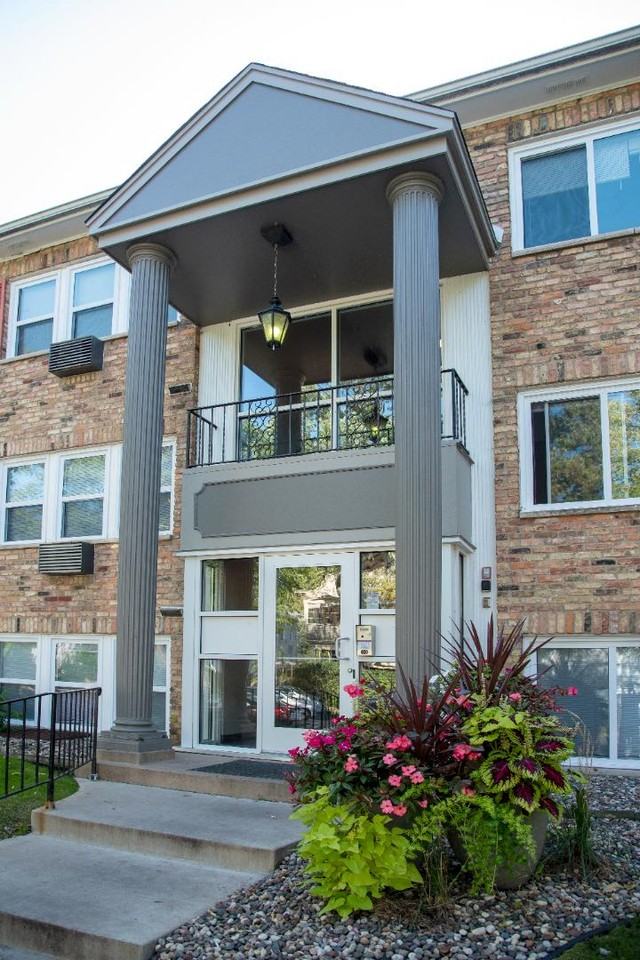 410 Apartments - Photo 3 of 8