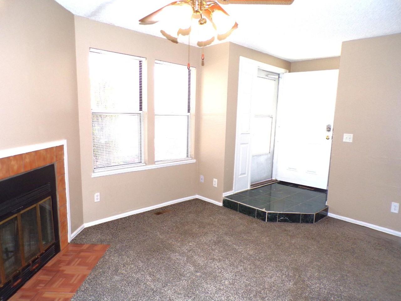 17219 E Tennessee Dr - Photo 4 of 20