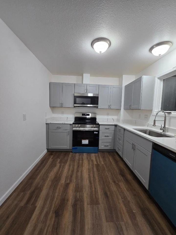 423 N Lane St - Photo 2 of 10