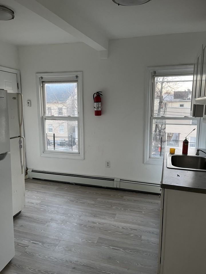 84 E Main - Photo 5 of 12