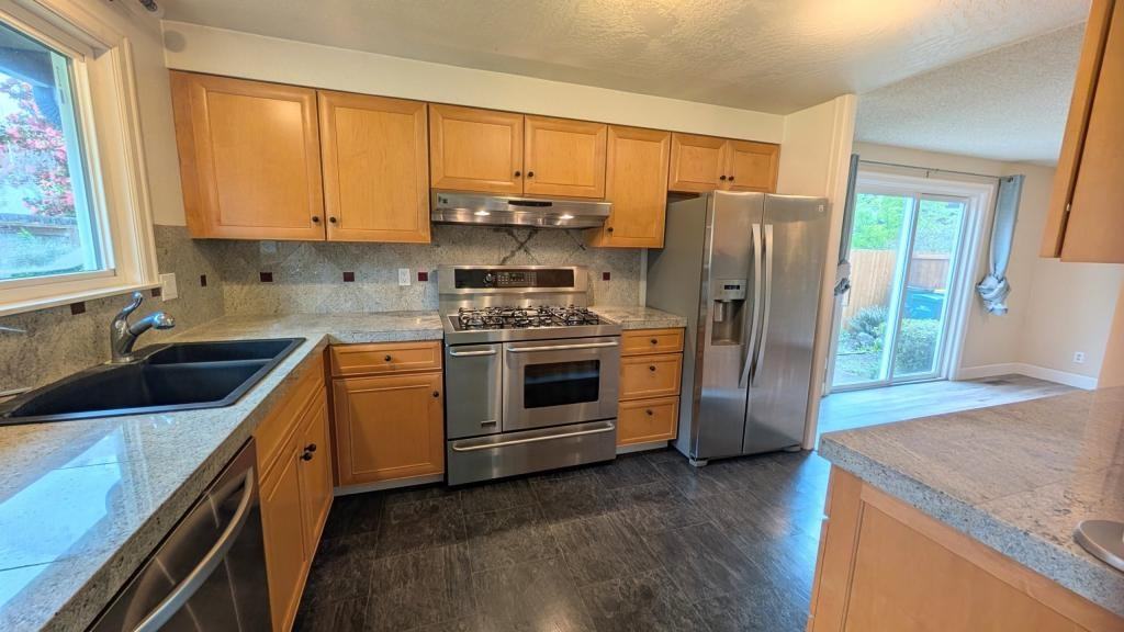 12935 Sw Conestoga Dr - Photo 3 of 33