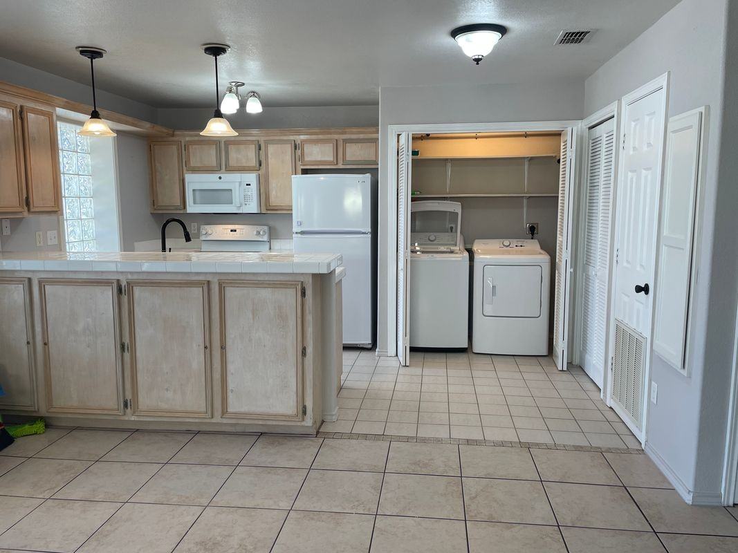 108 E Jupiter Ln ##1 - Photo 2 of 16