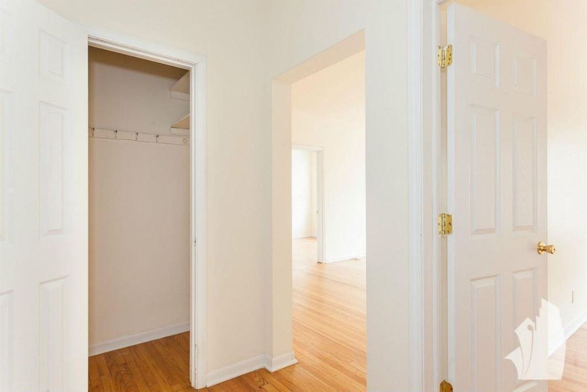 1828 W Lawrence Ave - Photo 4 of 10