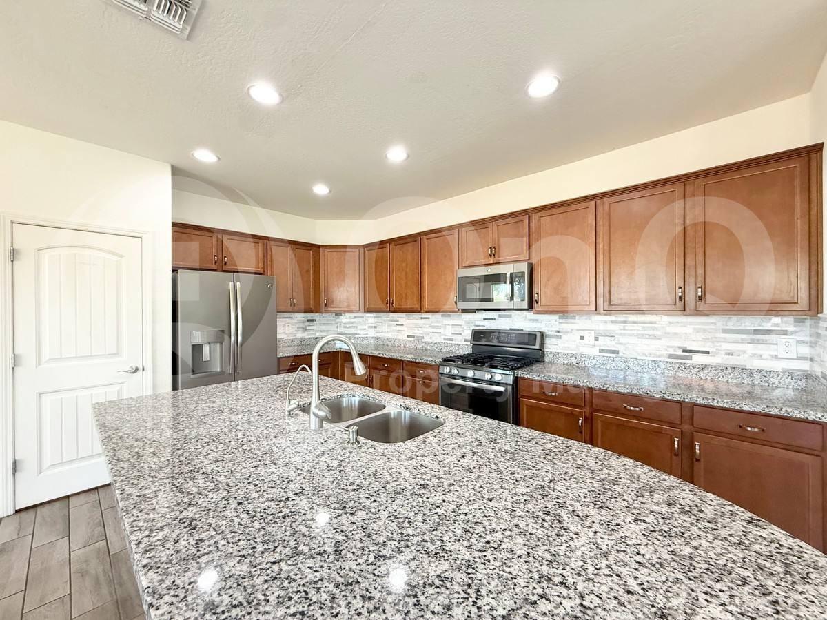 12157 W Remuda Dr - Photo 5 of 9