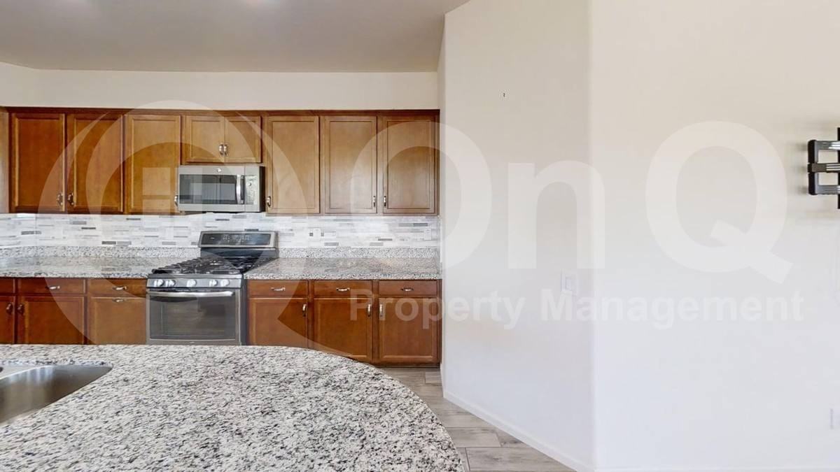 12157 W Remuda Dr - Photo 6 of 9