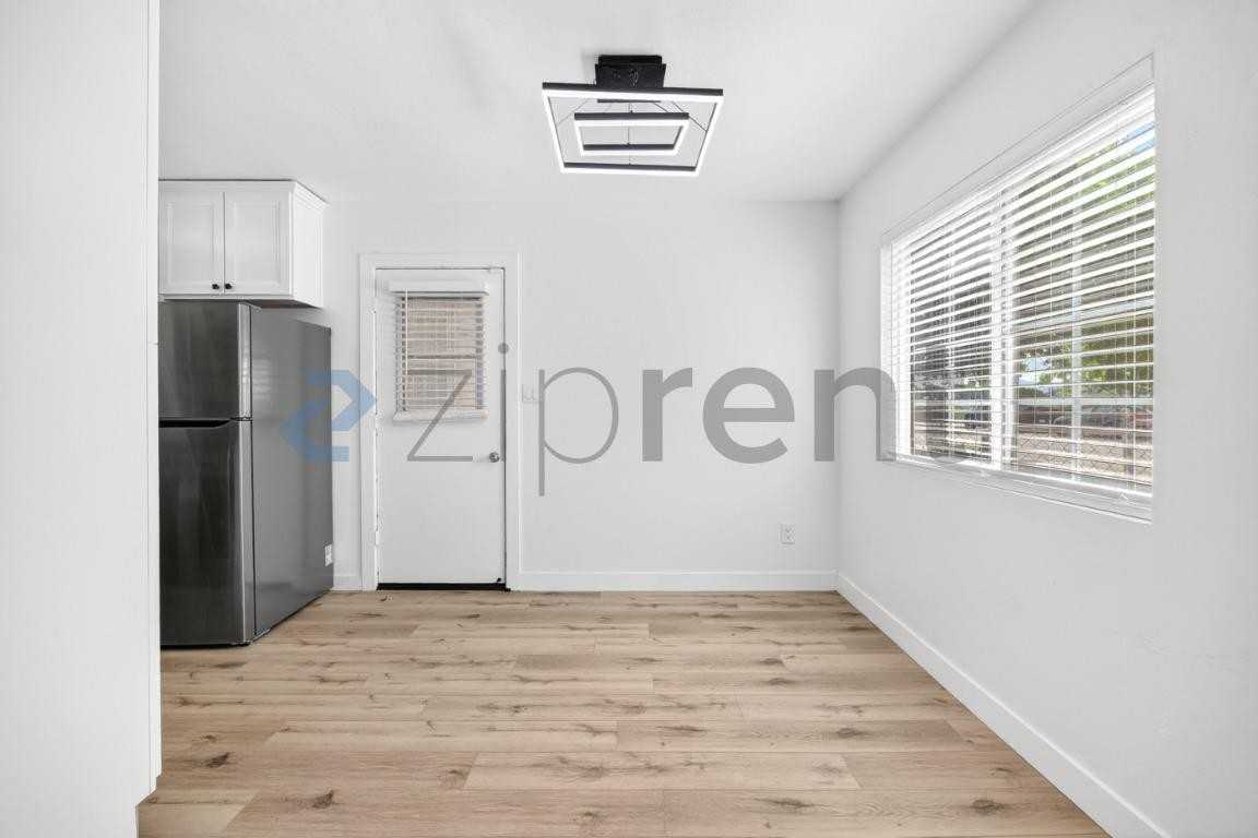 415 E 26th St - Photo 5 of 14