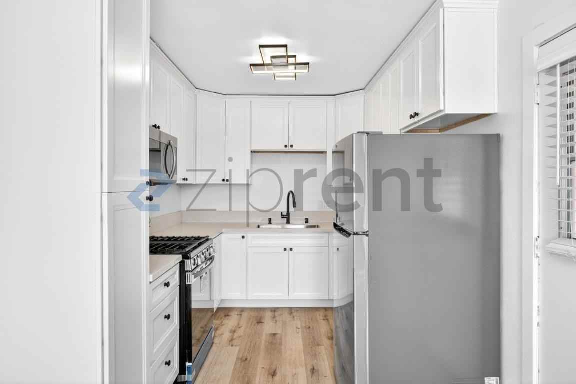 415 E 26th St - Photo 6 of 14