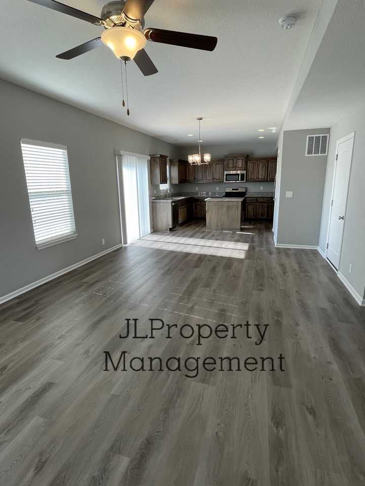 20209 E 23rd Ter Ct S - Photo 7 of 10