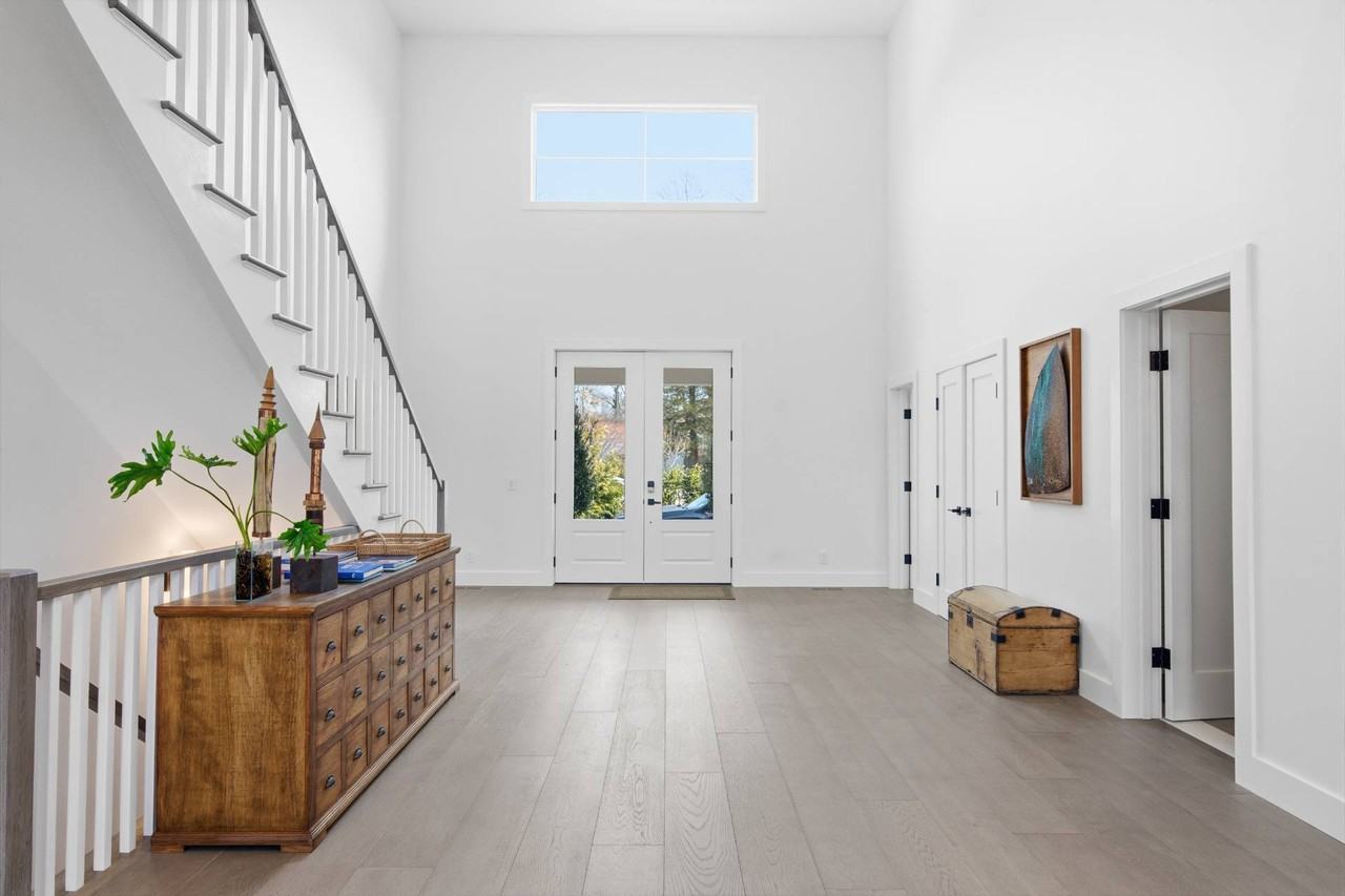 9 Kings Ln - Photo 2 of 30