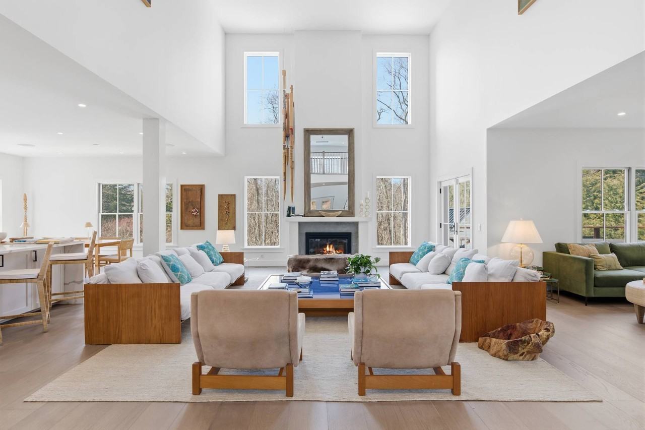 9 Kings Ln - Photo 3 of 30