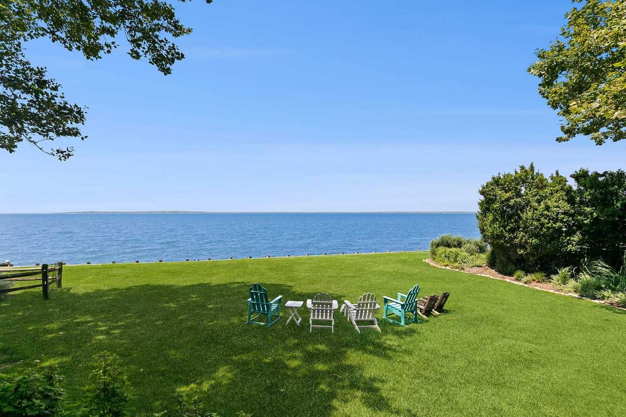 29 Bittersweet Ln - Photo 4 of 20