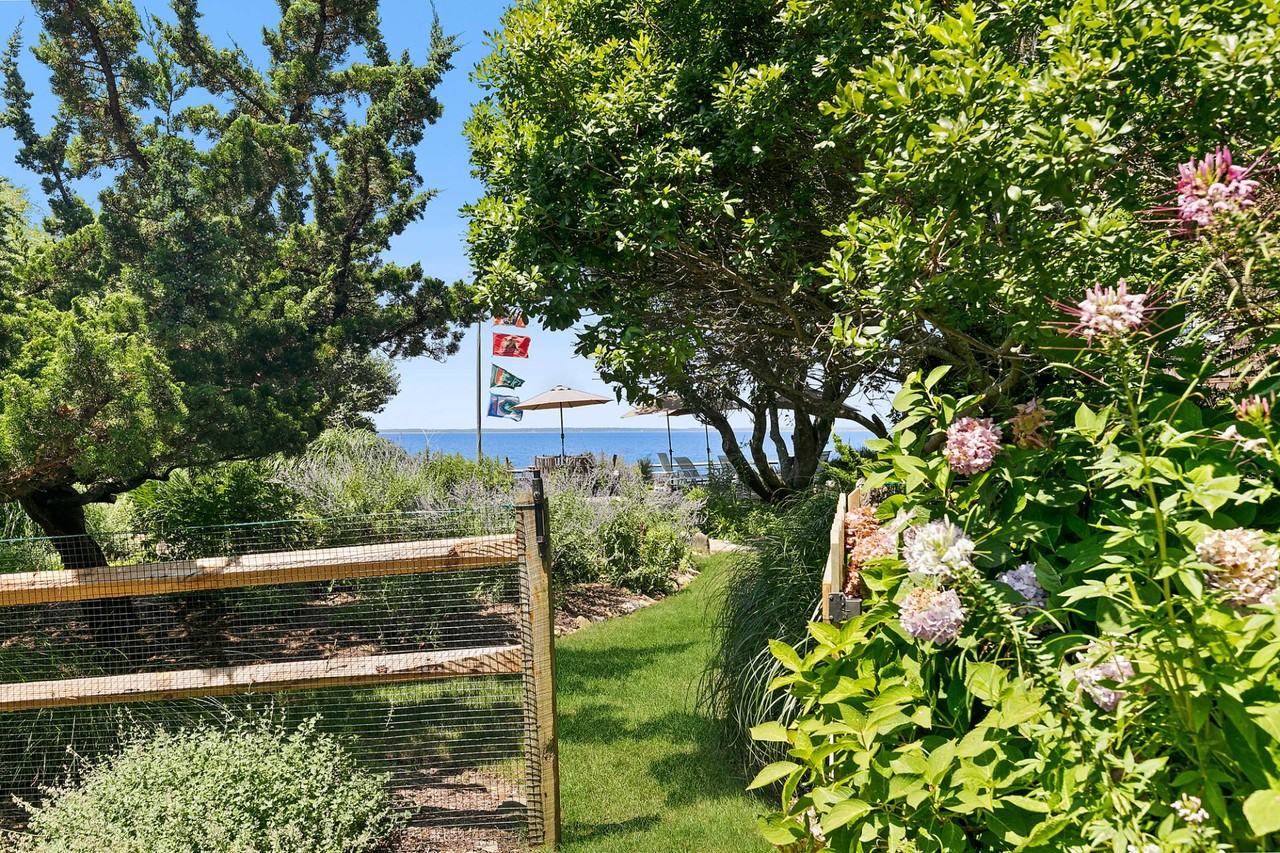 29 Bittersweet Ln - Photo 5 of 20