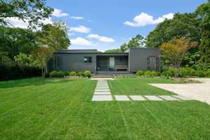 featured image of 1 Oakwood Ct