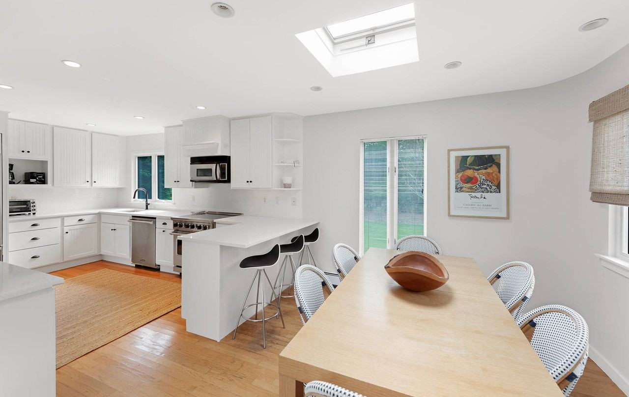 1 Oakwood Ct - Photo 3 of 13